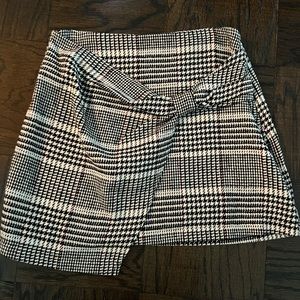 Forever 21 contemporary plaid bow skirt size large